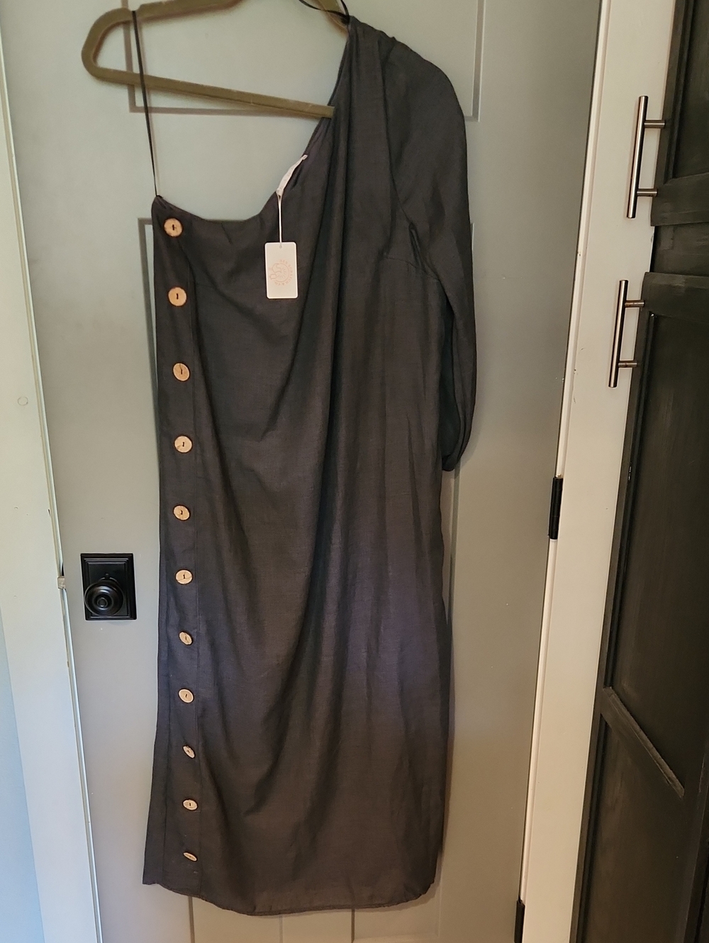 NEW $98 Karlie One-Shoulder Button-Front Dress. MEDIUM